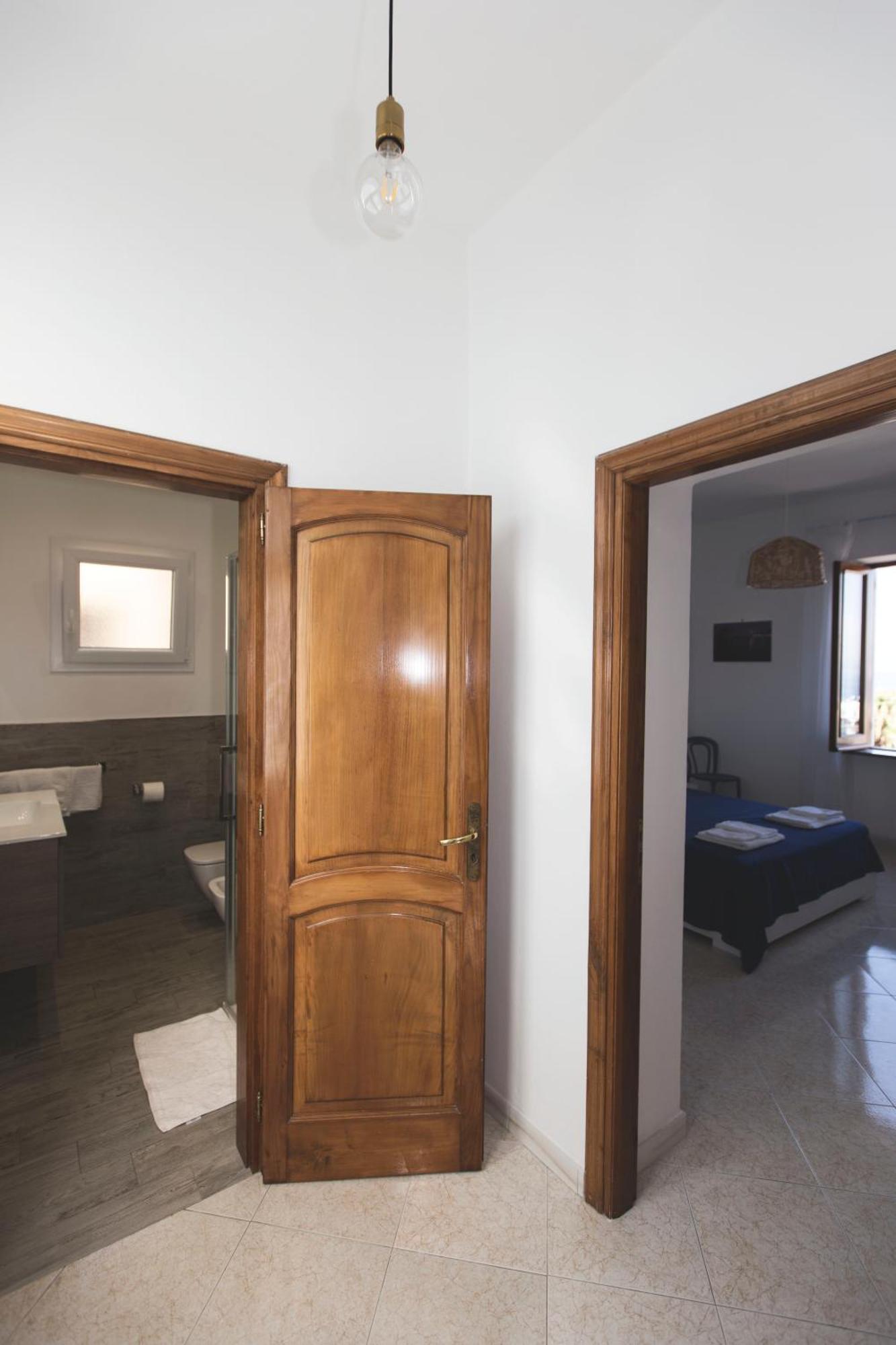 Brecchembe - Holiday Home In The Center Of Lacco Ameno 拉科阿梅诺 外观 照片