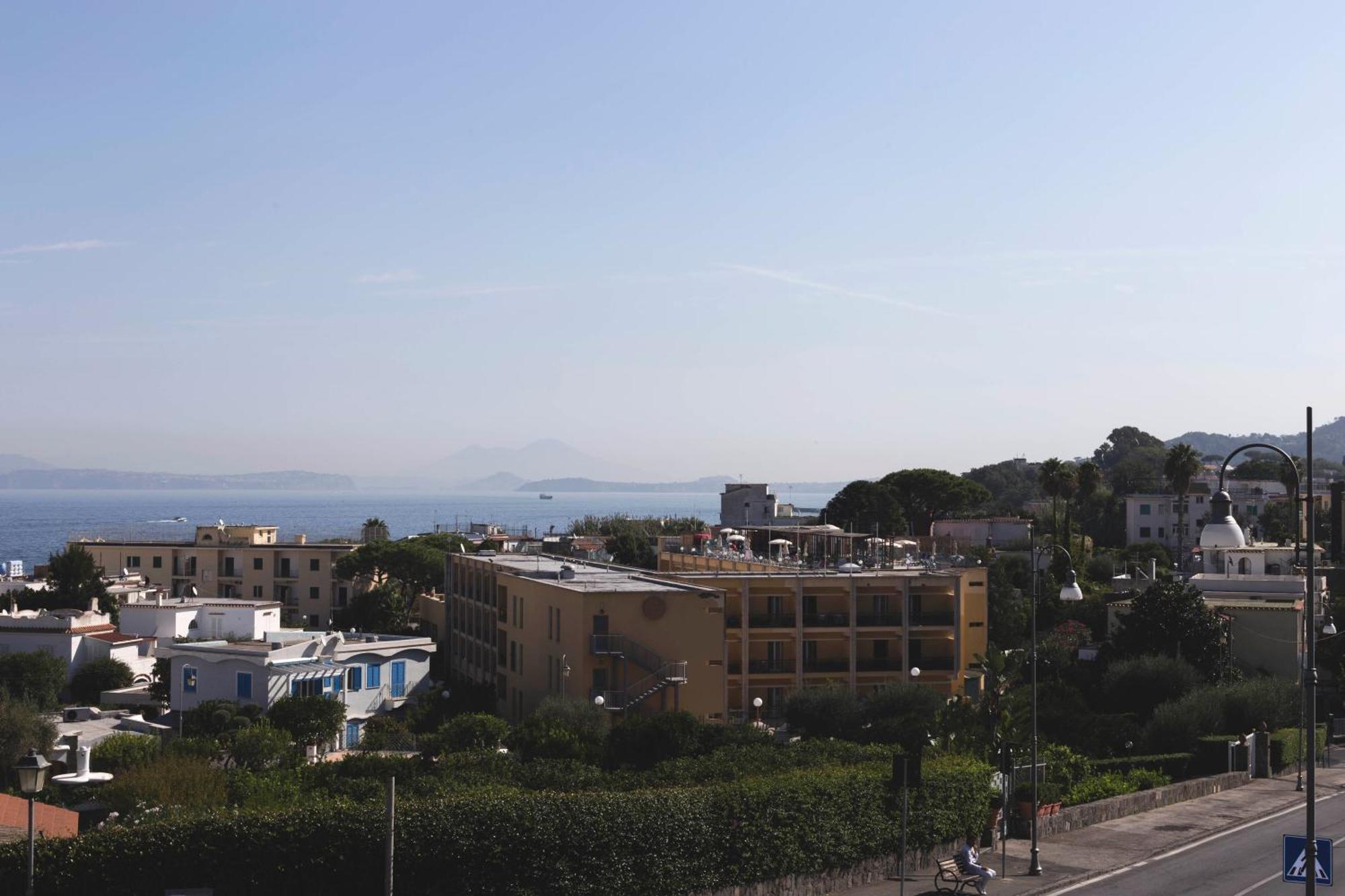 Brecchembe - Holiday Home In The Center Of Lacco Ameno 拉科阿梅诺 外观 照片